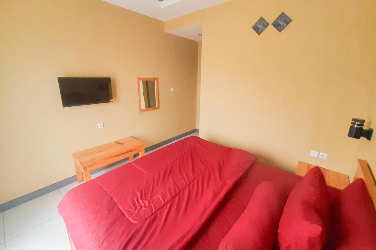 Delvia Bromo Homestay Mitra Reddoorz Pasuruan Eksteriør bilde