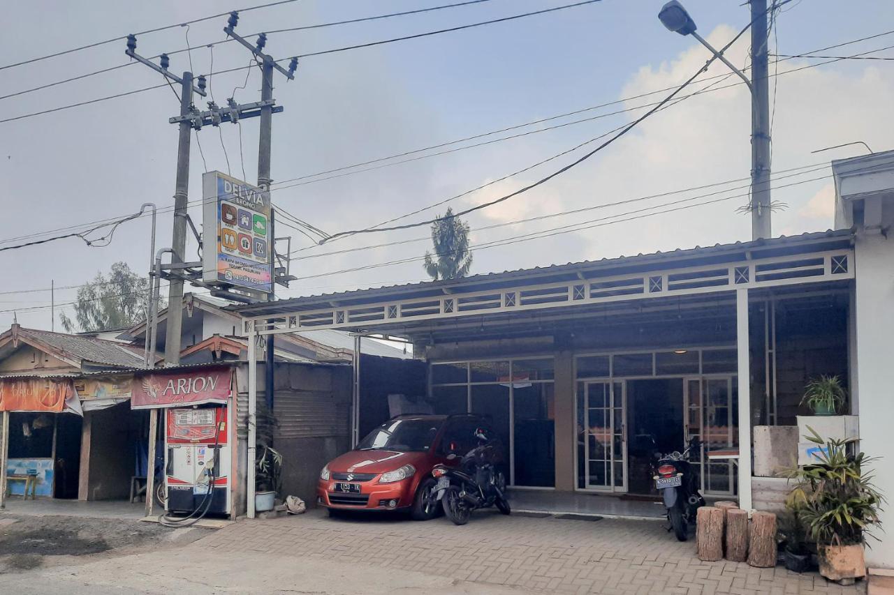 Delvia Bromo Homestay Mitra Reddoorz Pasuruan Eksteriør bilde