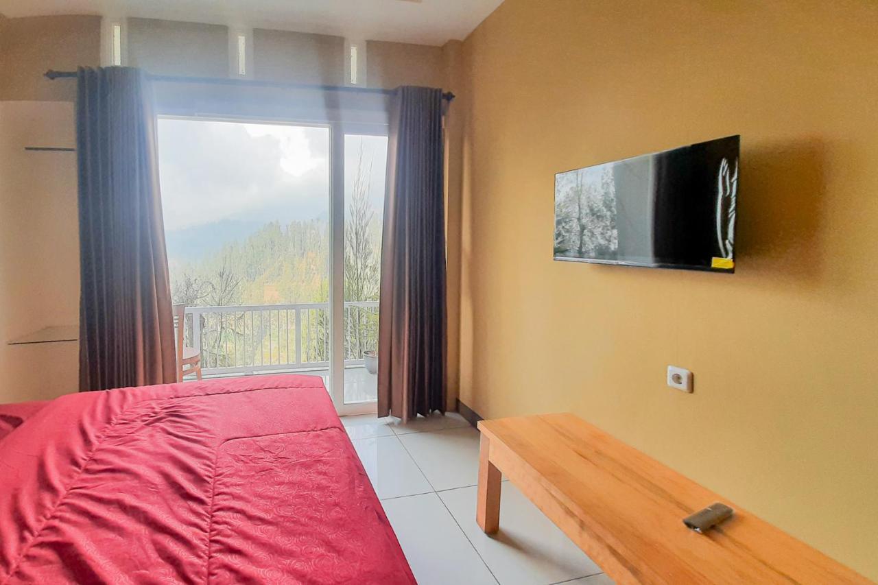 Delvia Bromo Homestay Mitra Reddoorz Pasuruan Eksteriør bilde