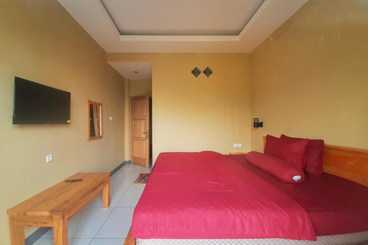 Delvia Bromo Homestay Mitra Reddoorz Pasuruan Eksteriør bilde